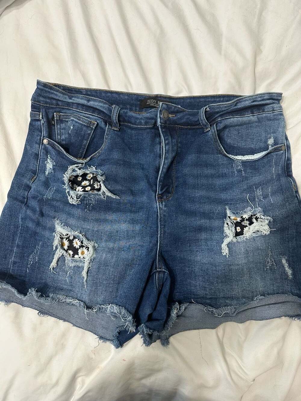 Judy Blue Distressed Daisy Patch Denim Shorts Size 3XL Blue Denim